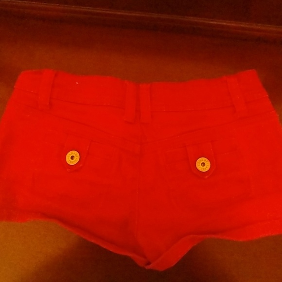 Red shorts - Picture 2 of 3